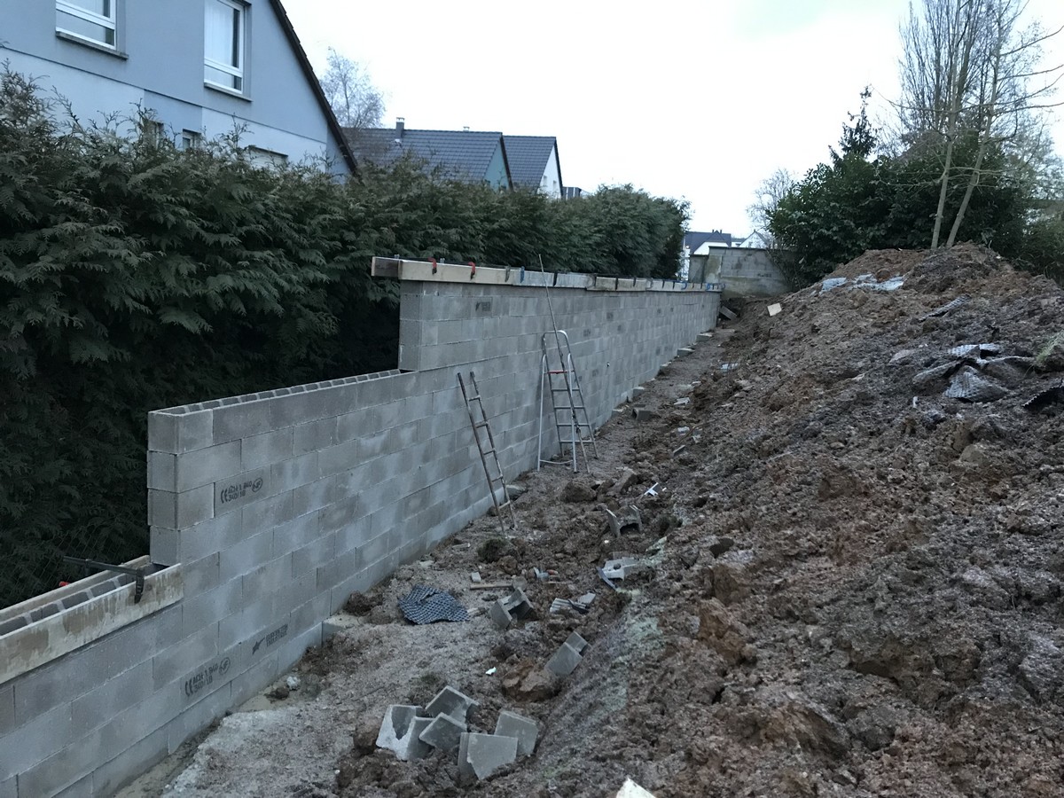 Mur de soutenement en agglos coffrants